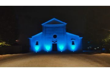 L&#39;Antica Chiesa Plebana in turchese nella Giornata Internazionale della Dislessia